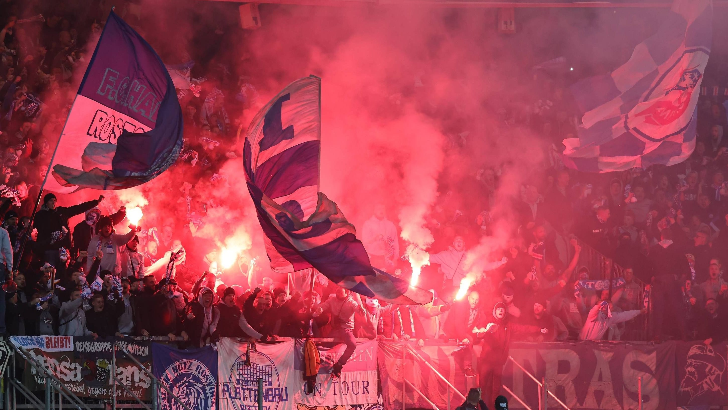 2. Bundesliga: Fan-Krawalle – harte Strafe für Traditionsklub