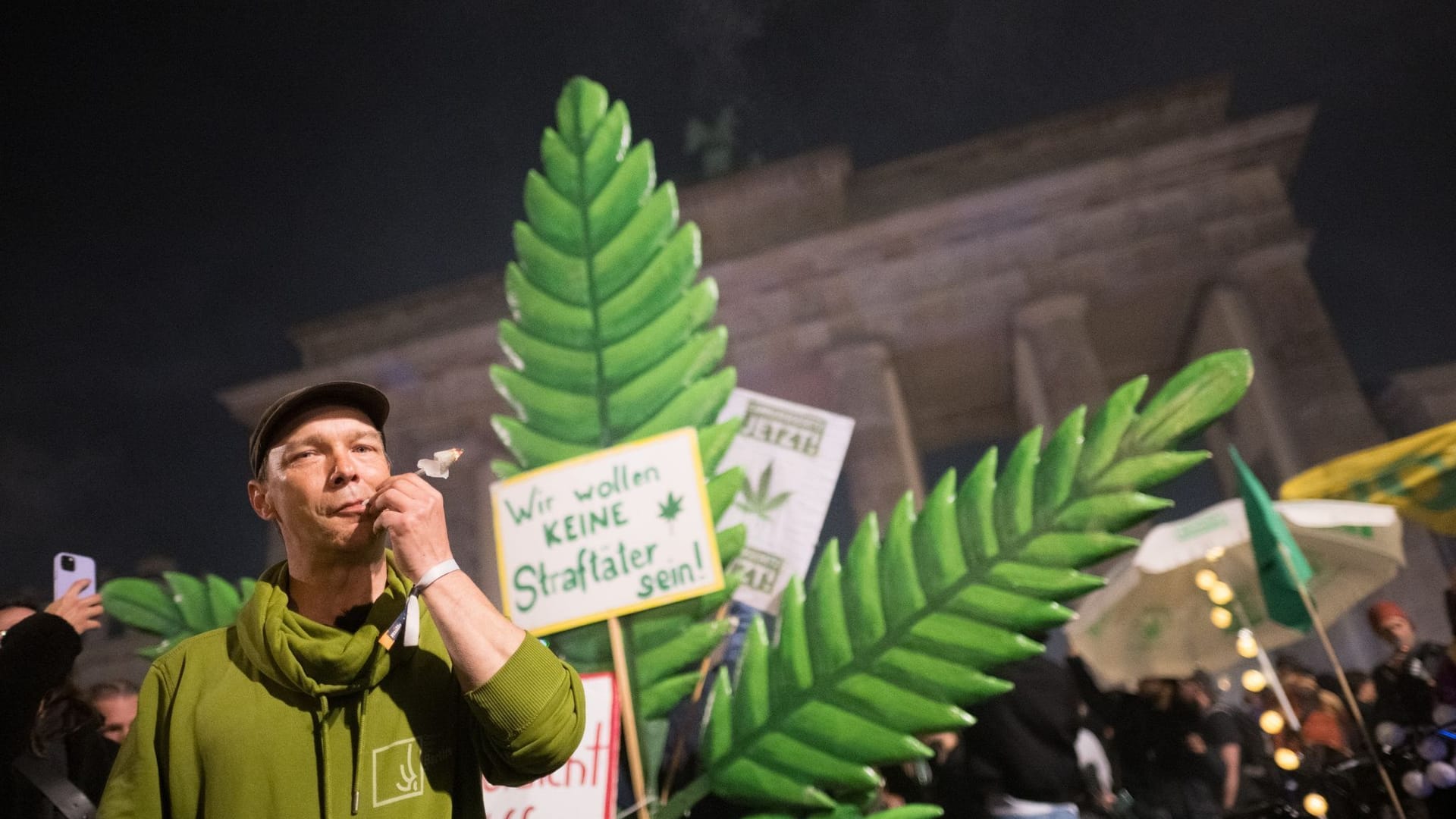 Kiffen vor dem Brandenburger Tor