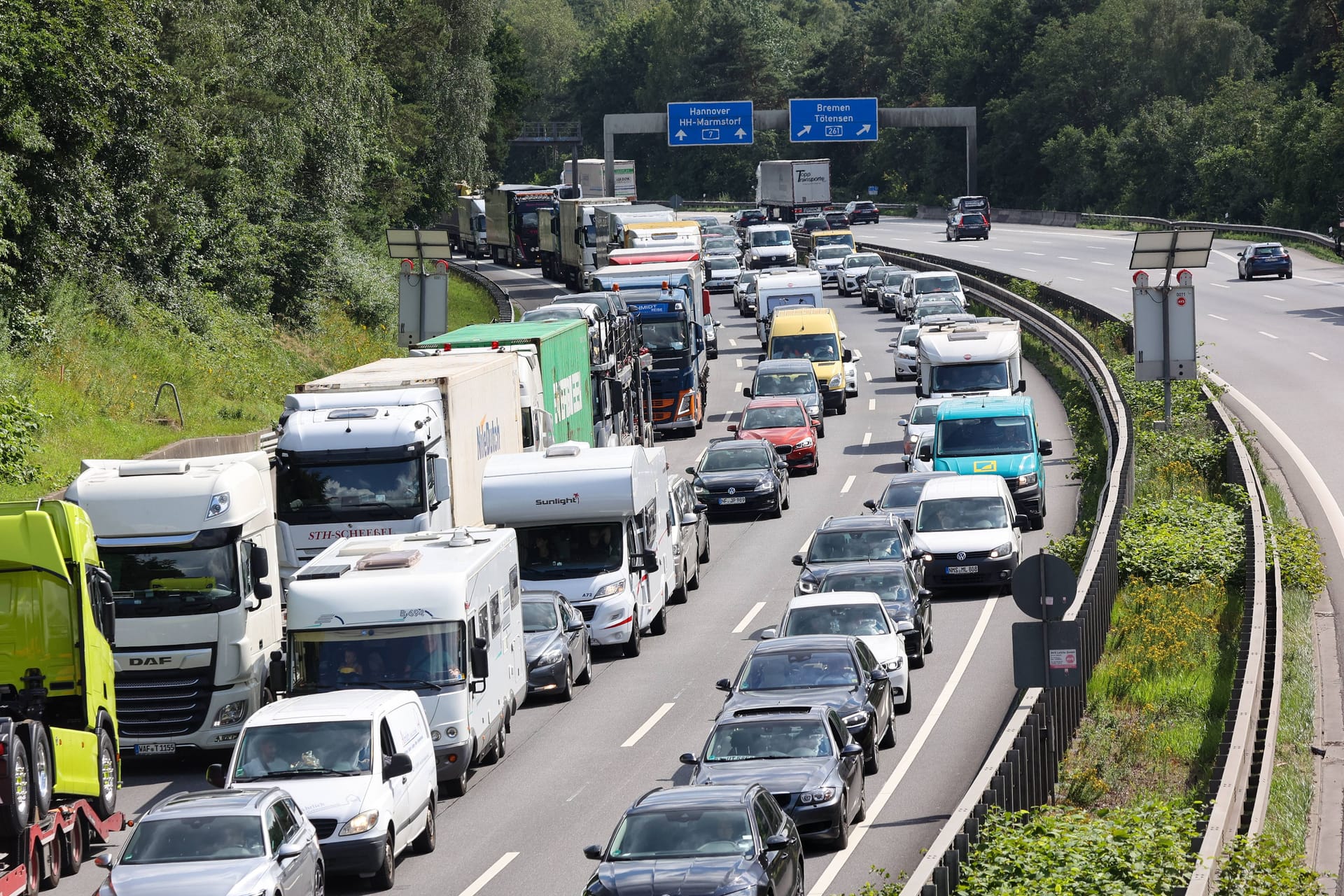 Stau auf der A7 (Archivfoto): Dazu dürfte es im April erneut kommen.