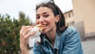 Pizza-Genuss (Symbolbild): In Essen sind die Gäste besonders zufrieden.