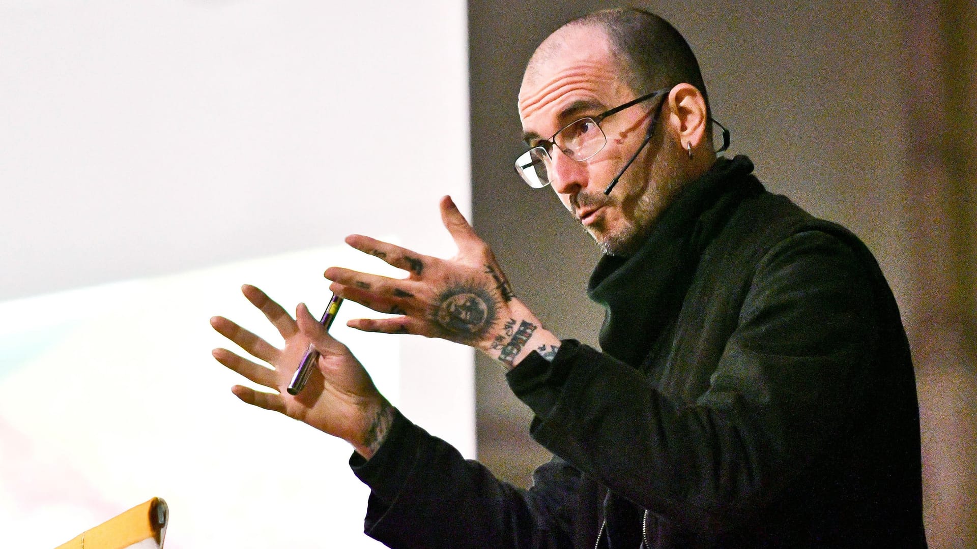 Der Biologe Mark Benecke bei einem Vortrag (Archivbild): In Köln sprach er jetzt zum Thema Klimawandel. Der Biologe Mark Benecke bei einem Vortrag (Archivbild): In Köln sprach er jetzt zum Thema Klimawandel.