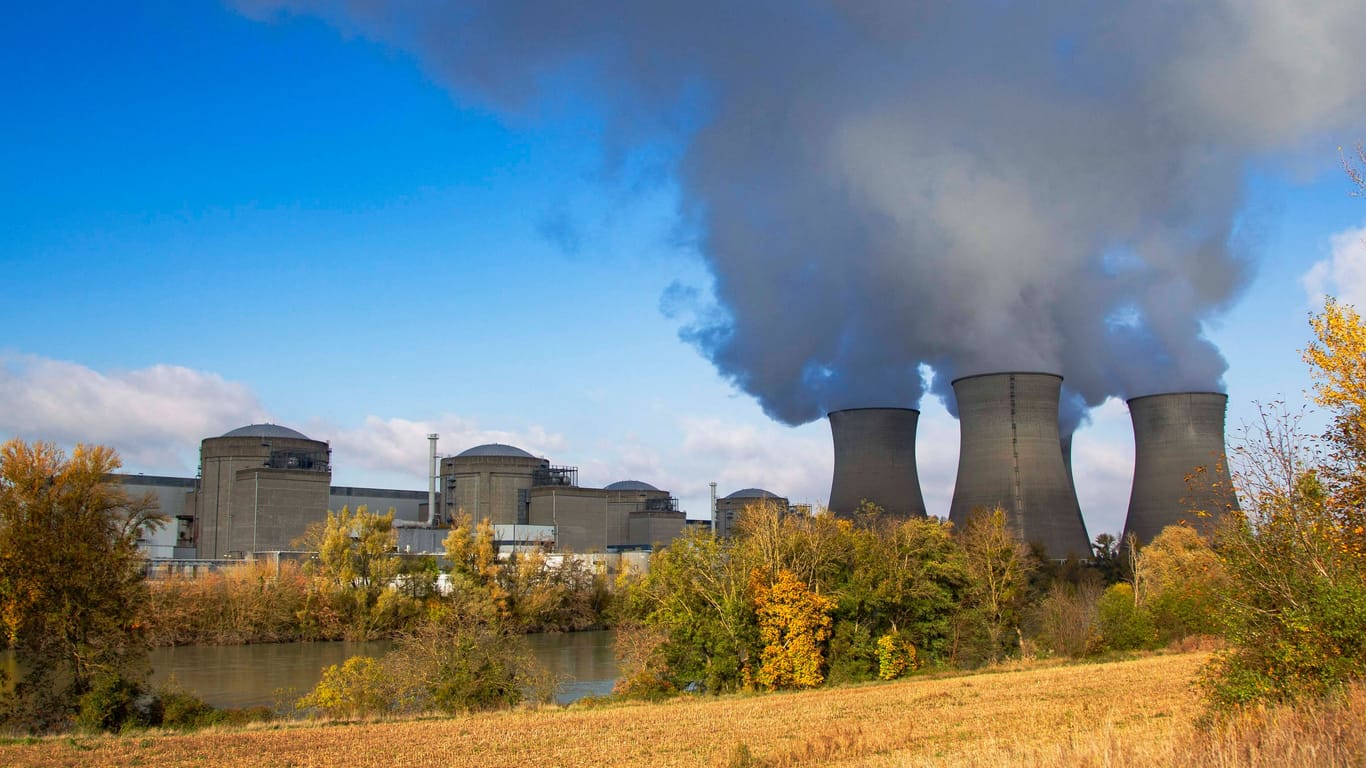 Das französische Atomkraftwerk Bugey: Deutschlands Nachbarland will weitere Kernkraftwerke bauen.