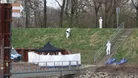 Untersuchungen am Fundort der Leiche in Köln-Mülheim: Der Jugendliche wurde womöglich aus Rache getötet