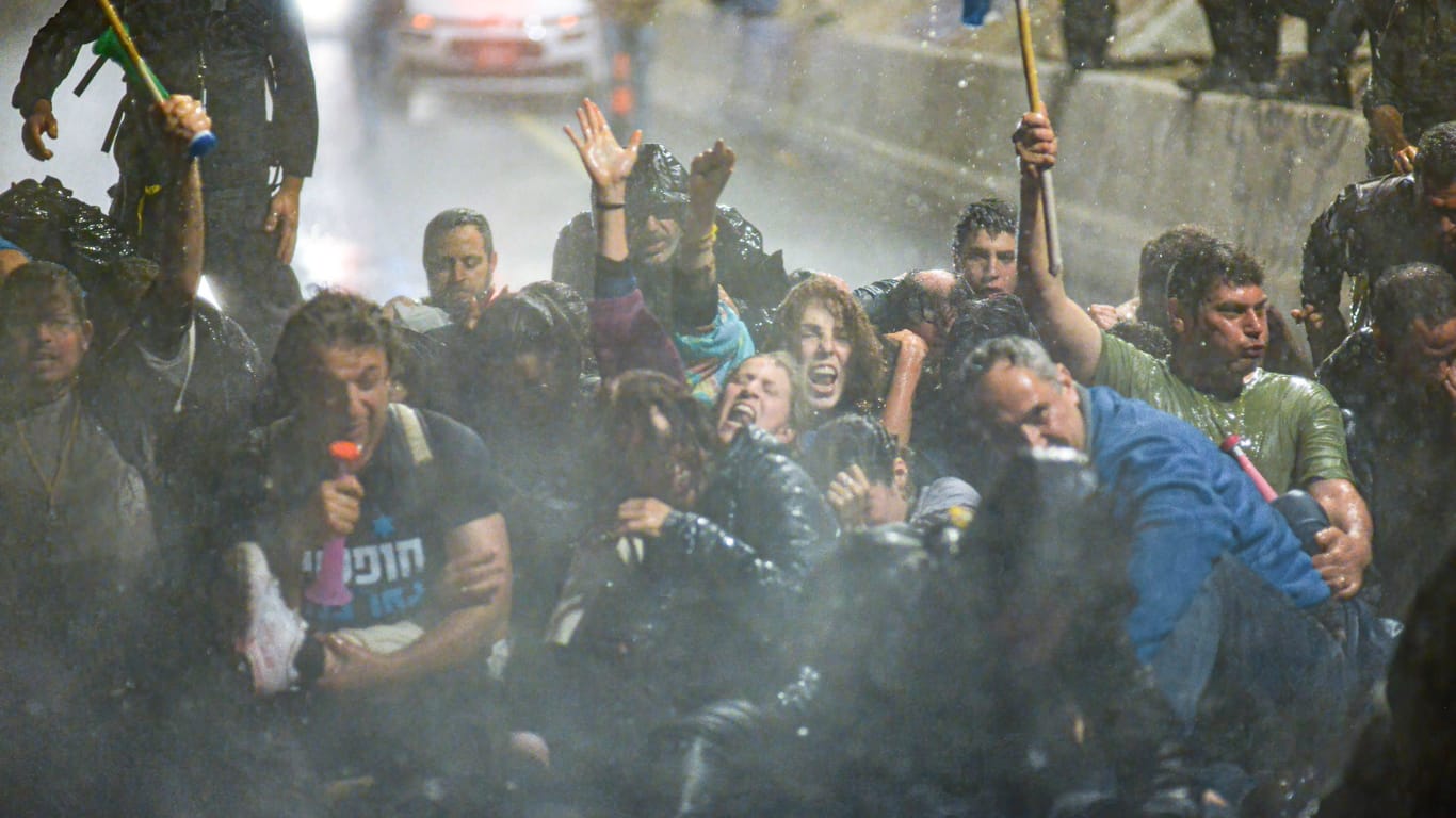 Zuletzt kam es bei Anti-Netanjahu-Protesten zu gewaltsamen Auseinandersetzungen mit der Polizei.