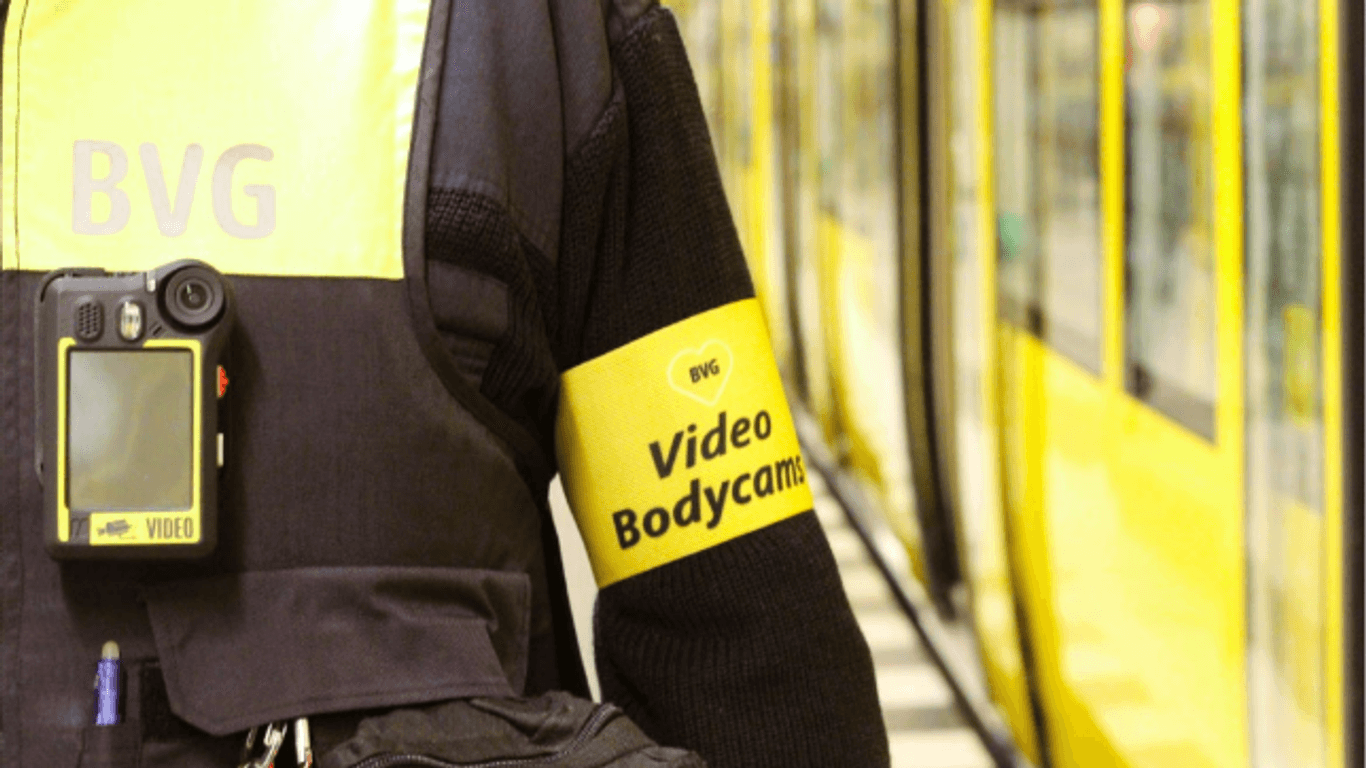 Sicherheitsdienst der BVG mit Bodycam
