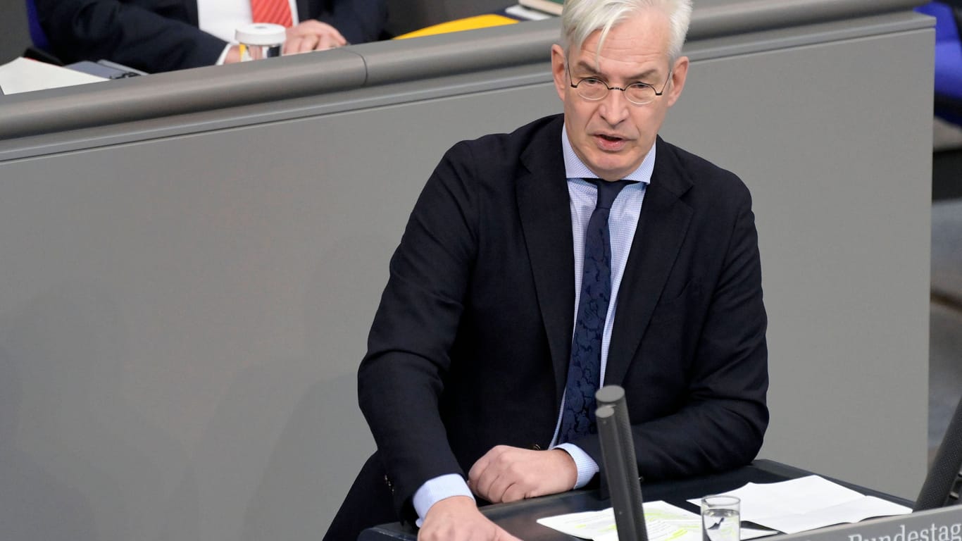 Mathias Middelberg im Bundestag: Der CDU-Politiker fordert, dass Bürgergeldempfänger kommunale Arbeit übernehmen sollen.