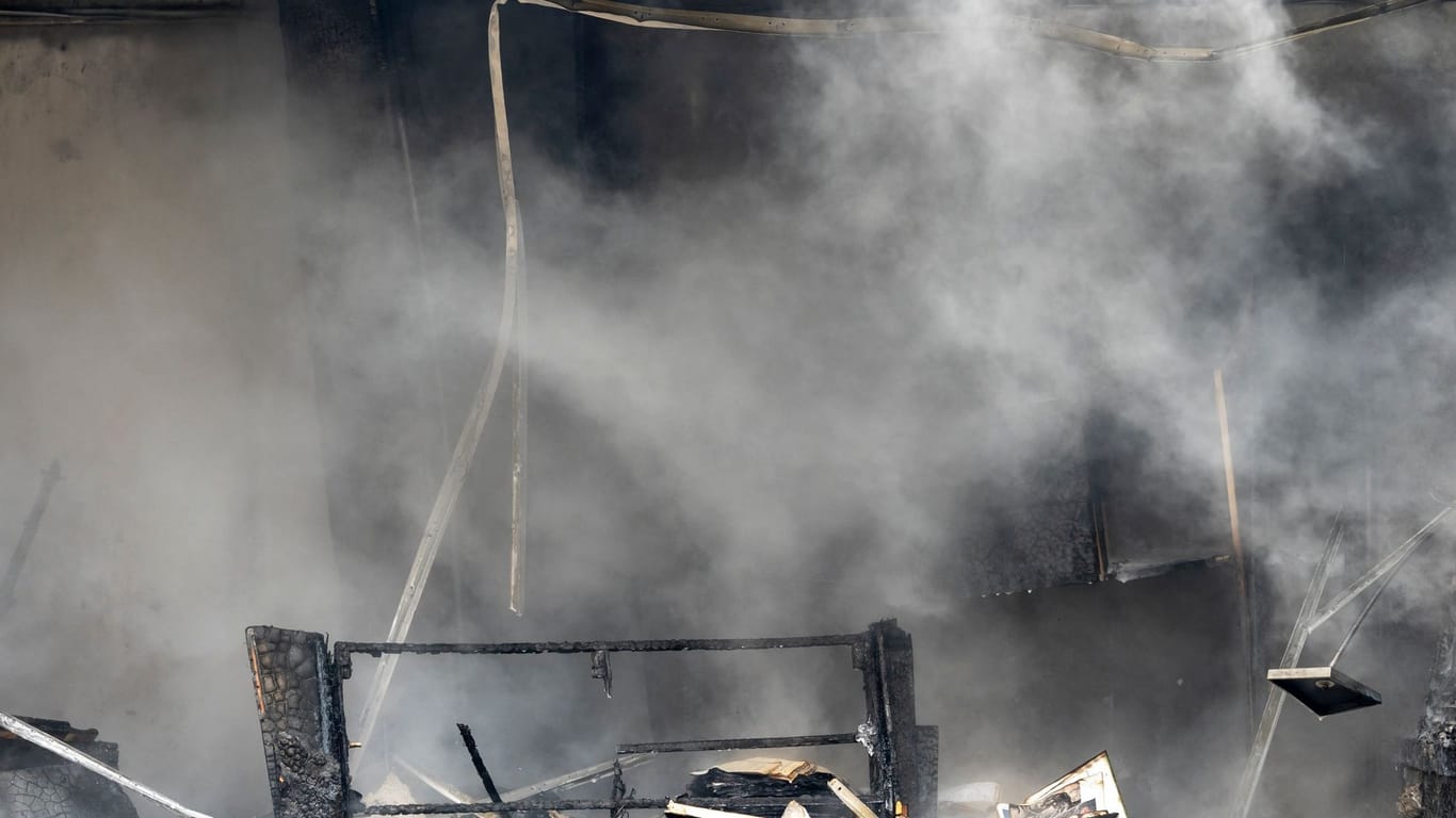 Mietshaus in Flammen: Wiederherstellungskosten senken Steuer