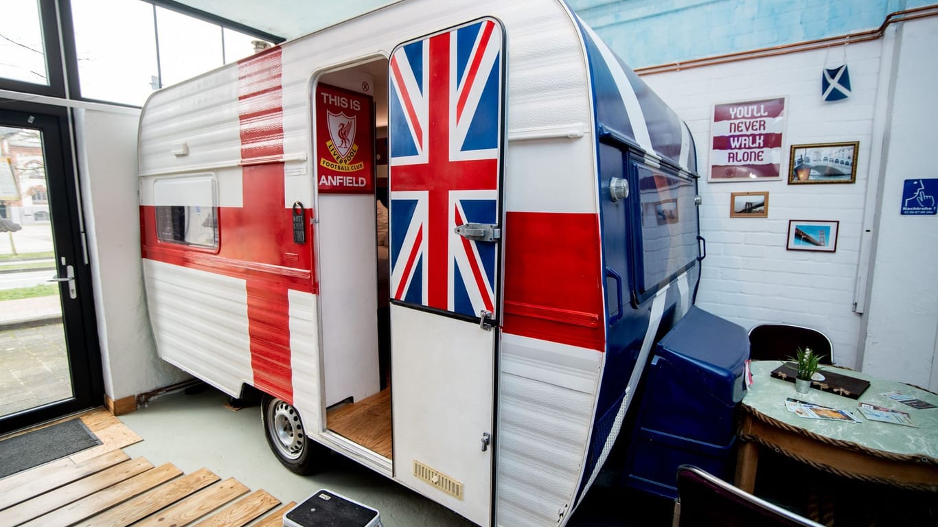 Union Jack auf einem Wohnwagen: Der Camper erinnert an das Reiseziel Großbritannien.