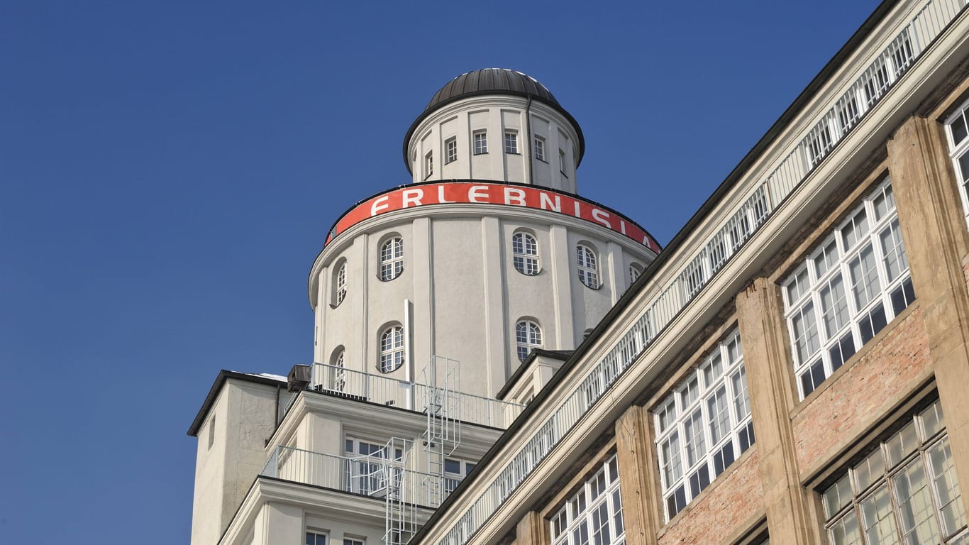Nach dem Zweiten Weltkrieg machte der VEB Pentacon den Ernemann-Turm zum Markenzeichen der DDR-Kameraindustrie: Jetzt ist hier die Technische Sammlungen der Stadt Dresden.