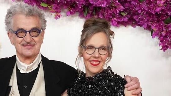 Oscars 2024: Wim Wenders Frau Donata überrascht mit speziellem Kleid