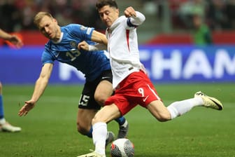 Pflichtaufgabe erfüllt: Robert Lewandowski (M.) im Spiel mit Polen gegen Estland.