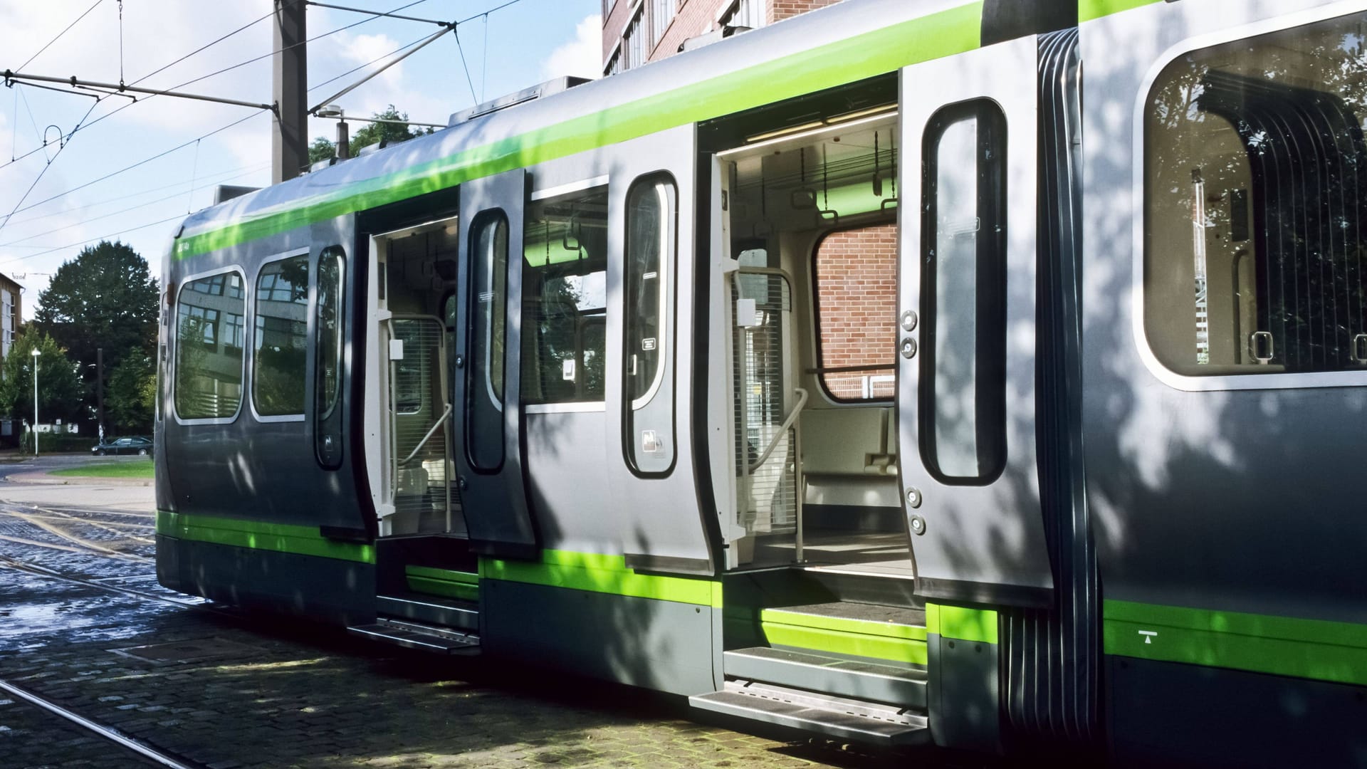 Stadtbahn in Hannover (Archivbild): Auf der Linie 10 kommen Einschränkungen auf die Fahrgäste zu.