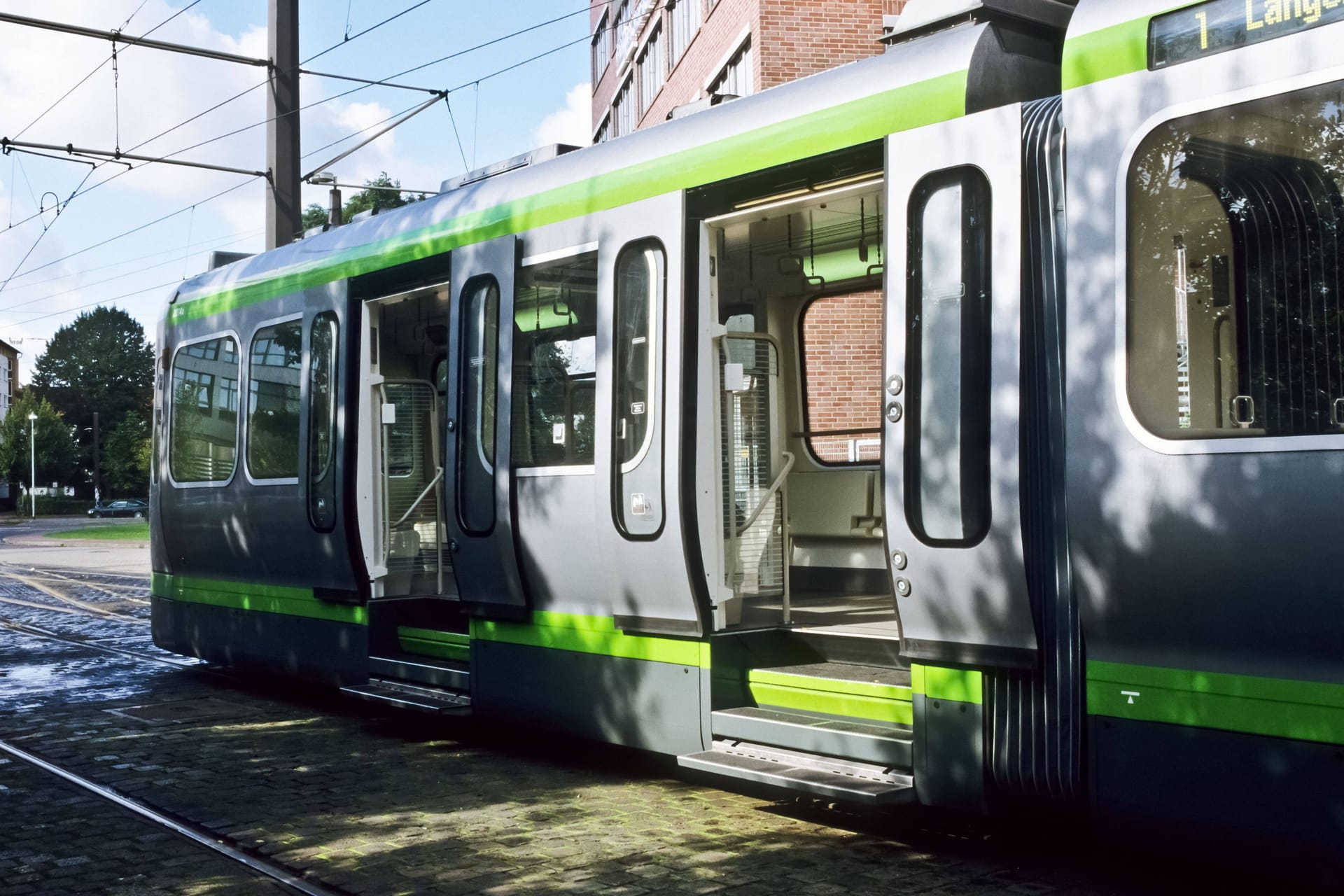 Stadtbahn in Hannover (Archivbild): Auf der Linie 10 kommen Einschränkungen auf die Fahrgäste zu.