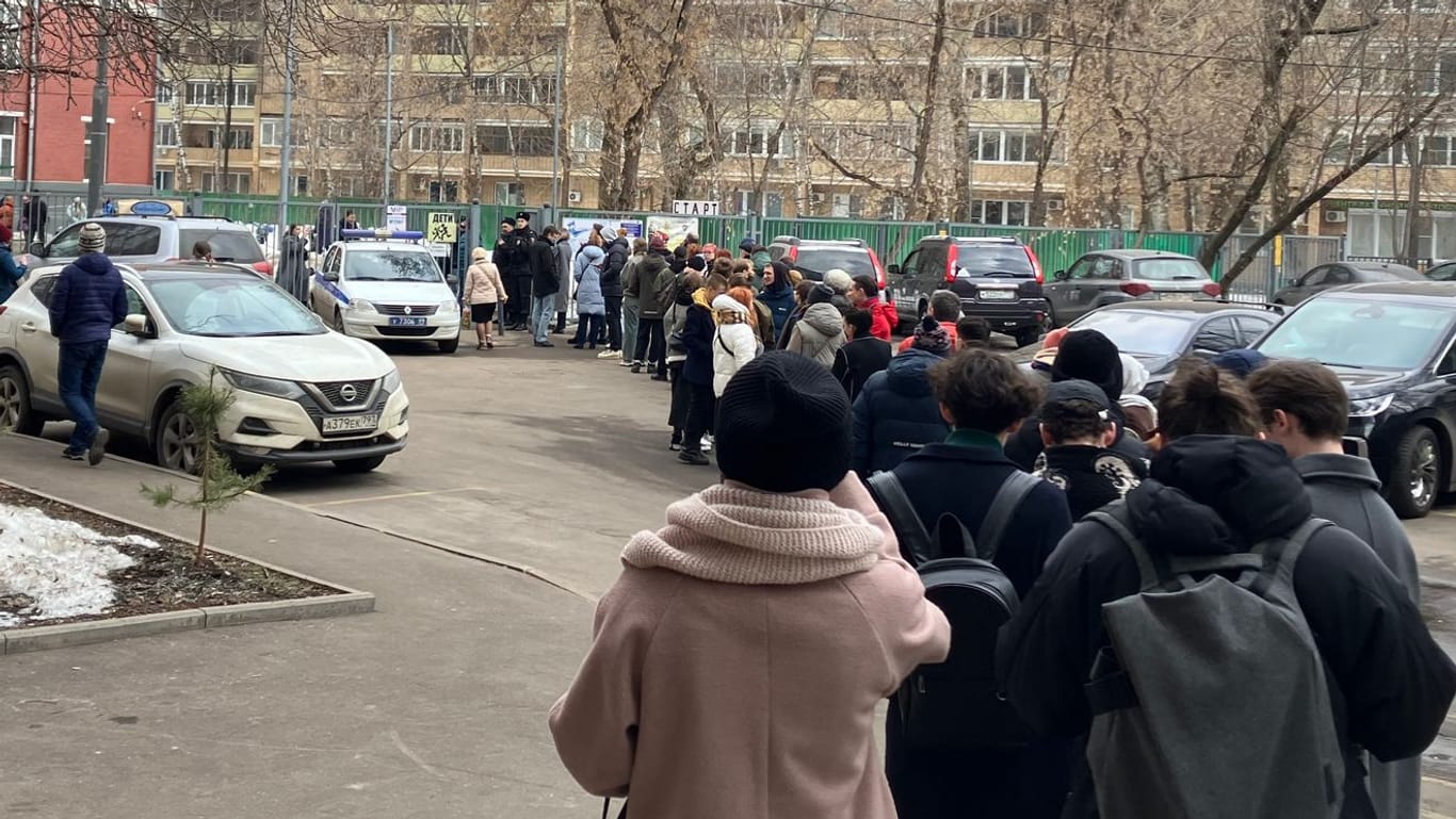 Aktion "Mittag gegen Putin" in Moskau: Mit einer gezielten Wahl um 12 Uhr wollen Gegner des russischen Präsidenten ihre Unzufriedenheit zum Ausdruck bringen.