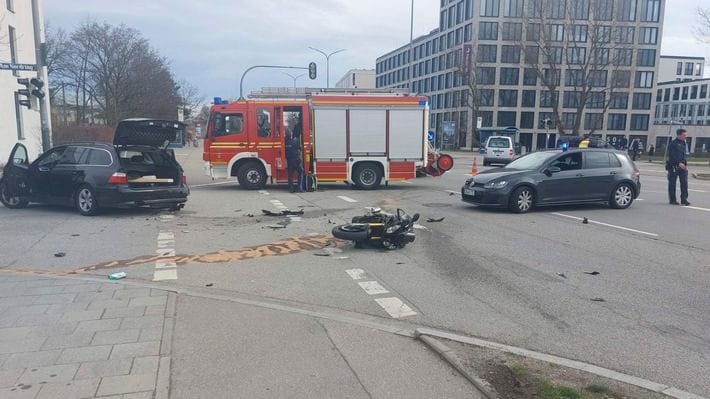 München: Kollision am Nordring – 24-Jähriger schwer verletzt