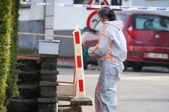 Tatort in Charleroi in Belgien: Ein Polizist ist bei einer Hausdurchsung erschossen worden.