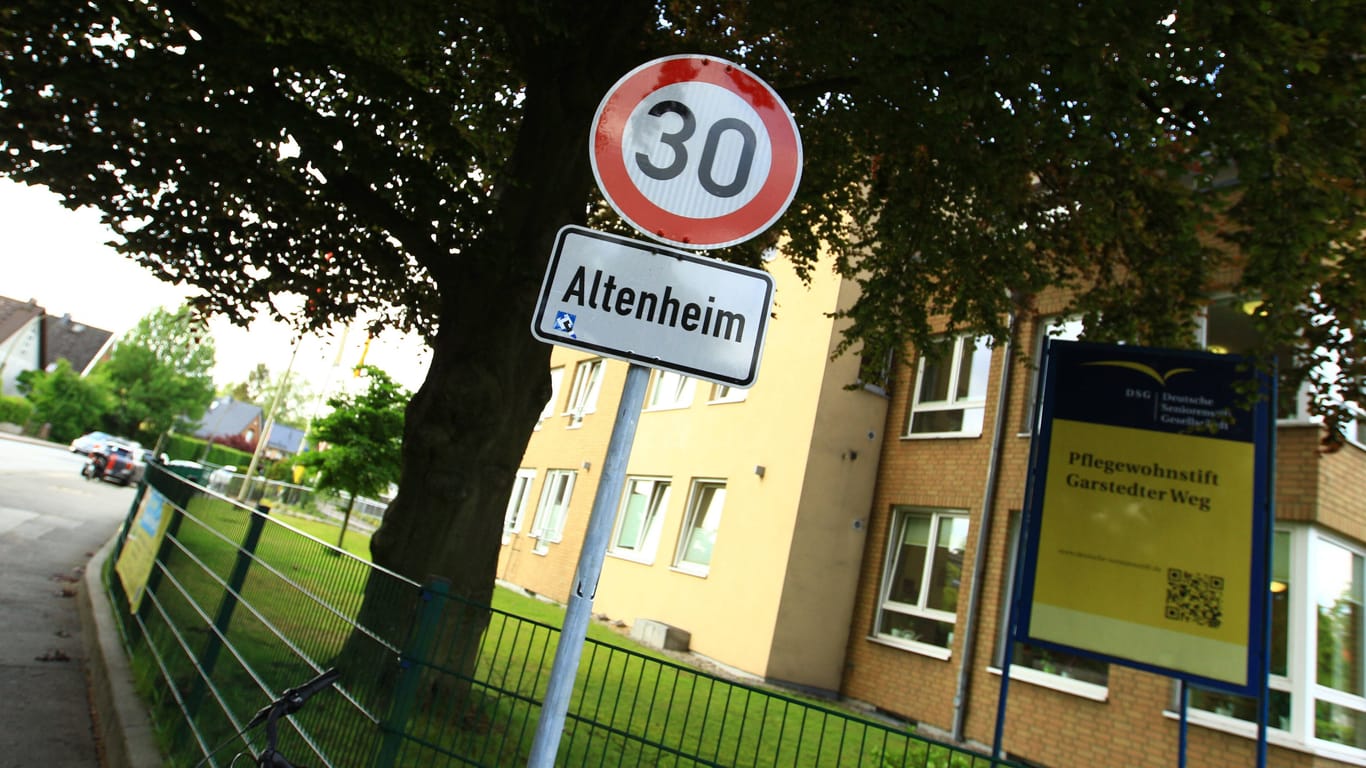 In das ehemalige Pflegewohnstift Garstedter Weg in Niendorf sollen bis zu 118 pflegebedürftige obdachlose Männer und Frauen ziehen.