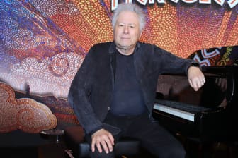 Komponist Alan Menken am Klavier: Der 74-Jährige hat die Musik für das Musical "Hercules", das in Hamburg Weltpremiere feiert, geschrieben.
