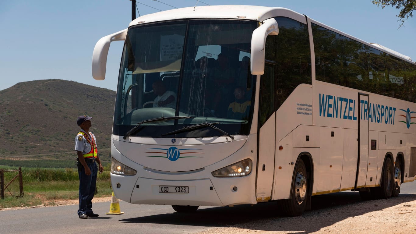 Reisebus in Südafrika (Symbolbild): Am Donnerstag verunglückte ein Reisebus, viele Menschen starben.