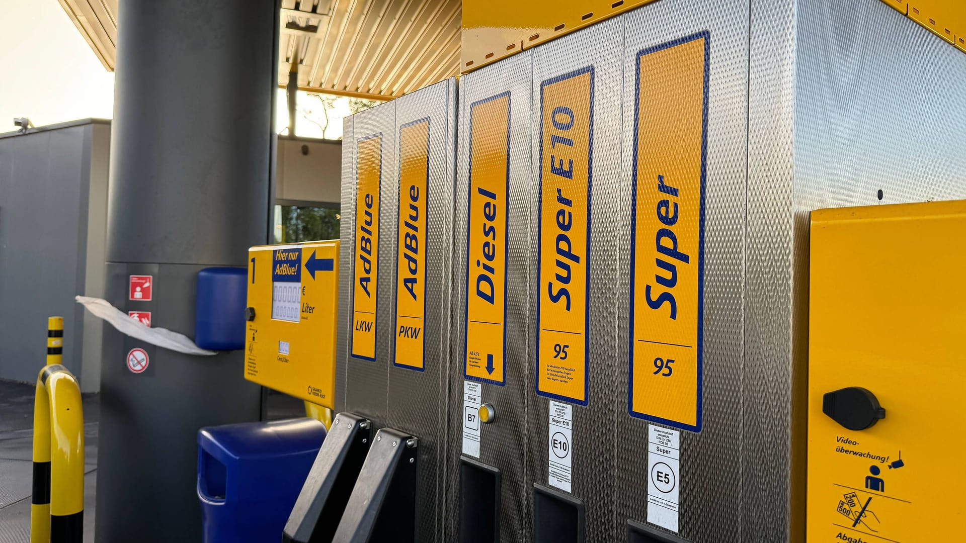 Zapfsäule einer Tankstelle (Symbolbild): Die höchsten Spritpreise im Februar wurden im Norden erreicht. Zapfsäule einer Tankstelle (Symbolbild): Die höchsten Spritpreise im Februar wurden im Norden erreicht.