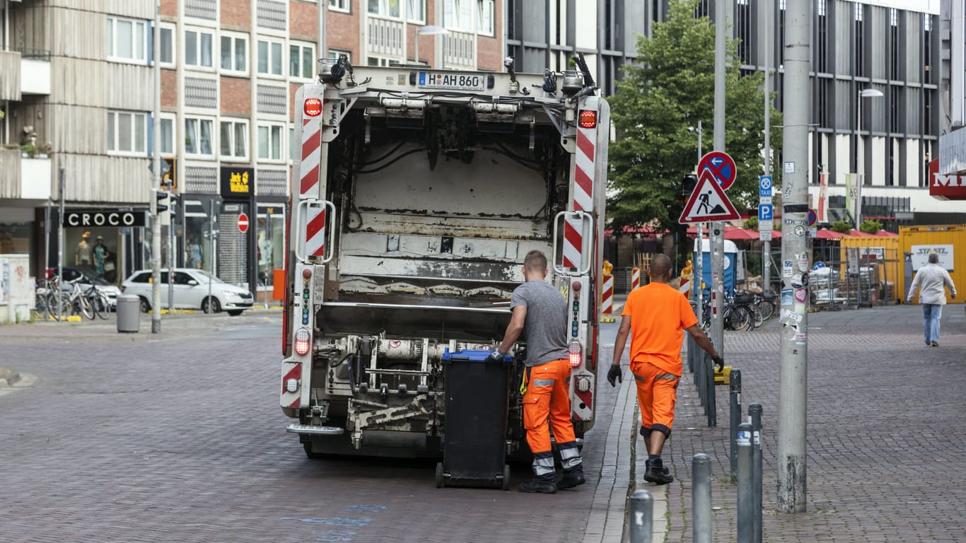 Müllabfuhr in der Innenstadt von Hannover (Symbolbild): Jens Keller arbeitet bei Aha als Kraftfahrer.