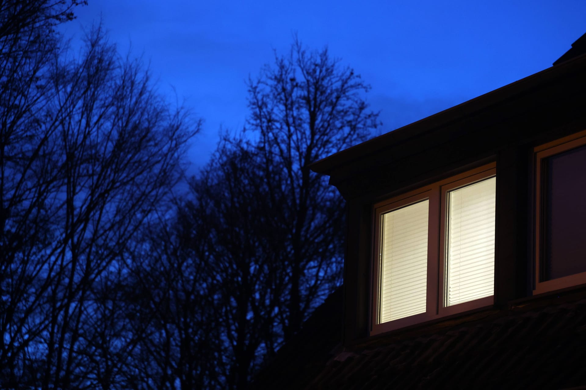 Licht in einem Haus (Symbolfoto): In Bornheim-Walberberg kam es am Donnerstagabend zu einem Polizeieinsatz.