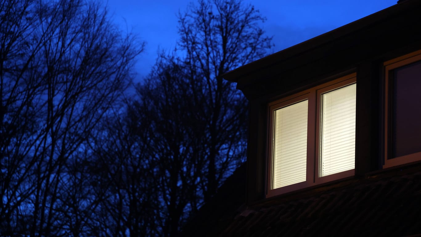 Licht in einem Haus (Symbolfoto): In Bornheim-Walberberg kam es am Donnerstagabend zu einem Polizeieinsatz.
