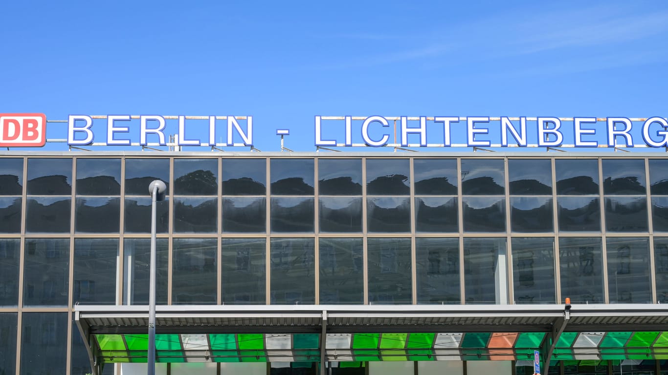 Bahnhof Lichtenberg, Weitlingstraße, Lichtenberg, Berlin,