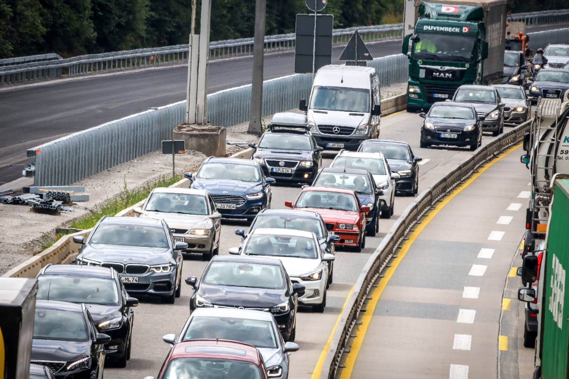 Stau auf der A44 (Archivfoto): Bald kommt es dort zu einer wochenlangen Vollsperrung.