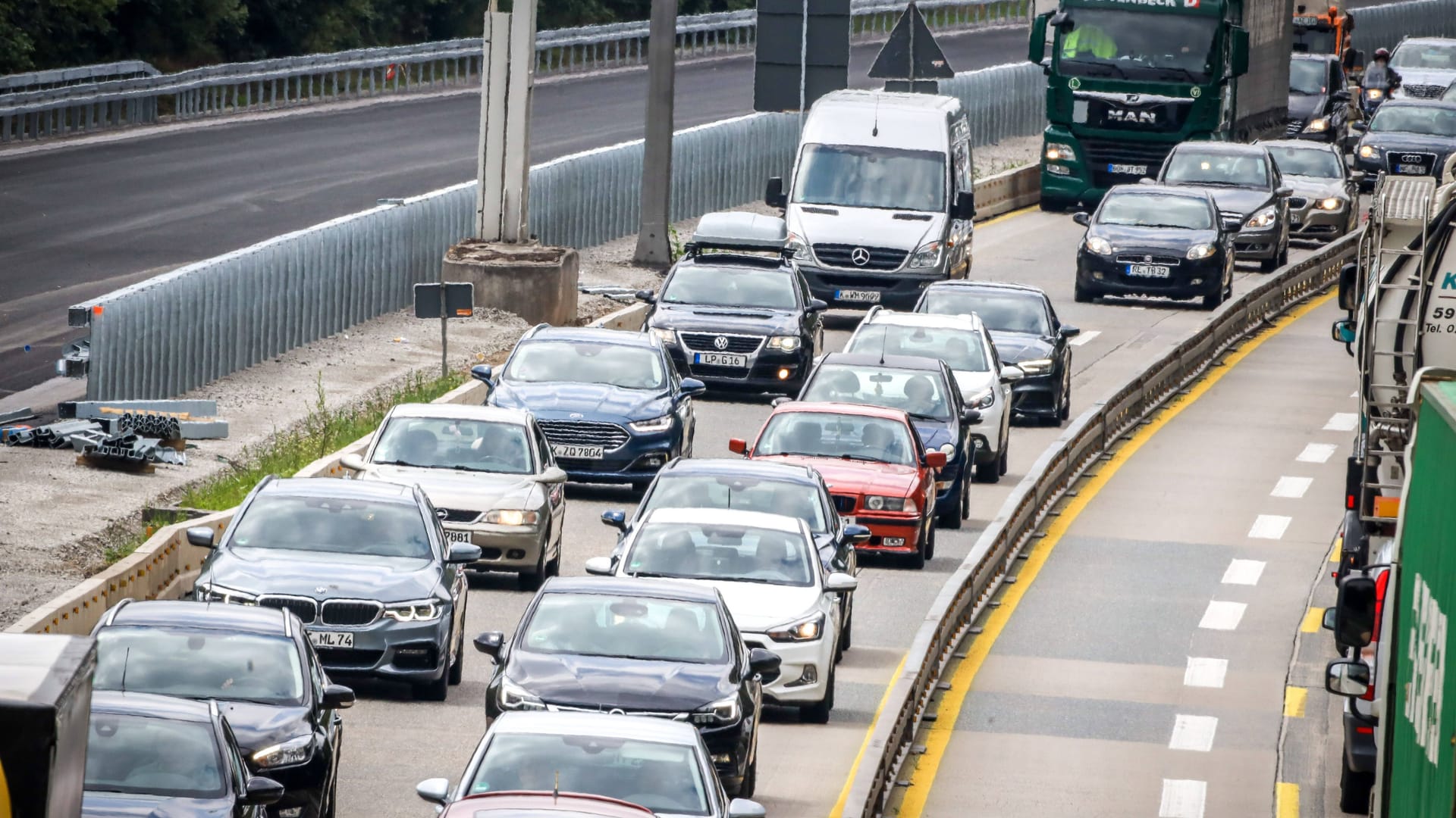 Stau auf der A44 (Archivfoto): Bald kommt es dort zu einer wochenlangen Vollsperrung.