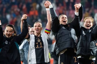 Die DFB-Frauen jubeln: Wer trägt in den kommenden Spielen die Binde?