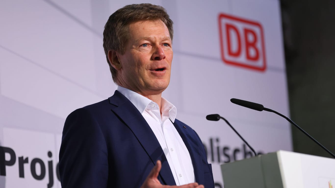 Dr. Richard Lutz, Vorstandsvorsitzender der Deutschen Bahn: Er und weitere Manager sollen in den vergangenen Jahren Boni in Millionenhöhe erhalten haben.