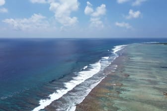 Korallenriffen unter den Wellen des Indischen Ozeans: Wenn die Temperaturen unserer Meere weiter steigen, dann werden diese Riffe sterben.