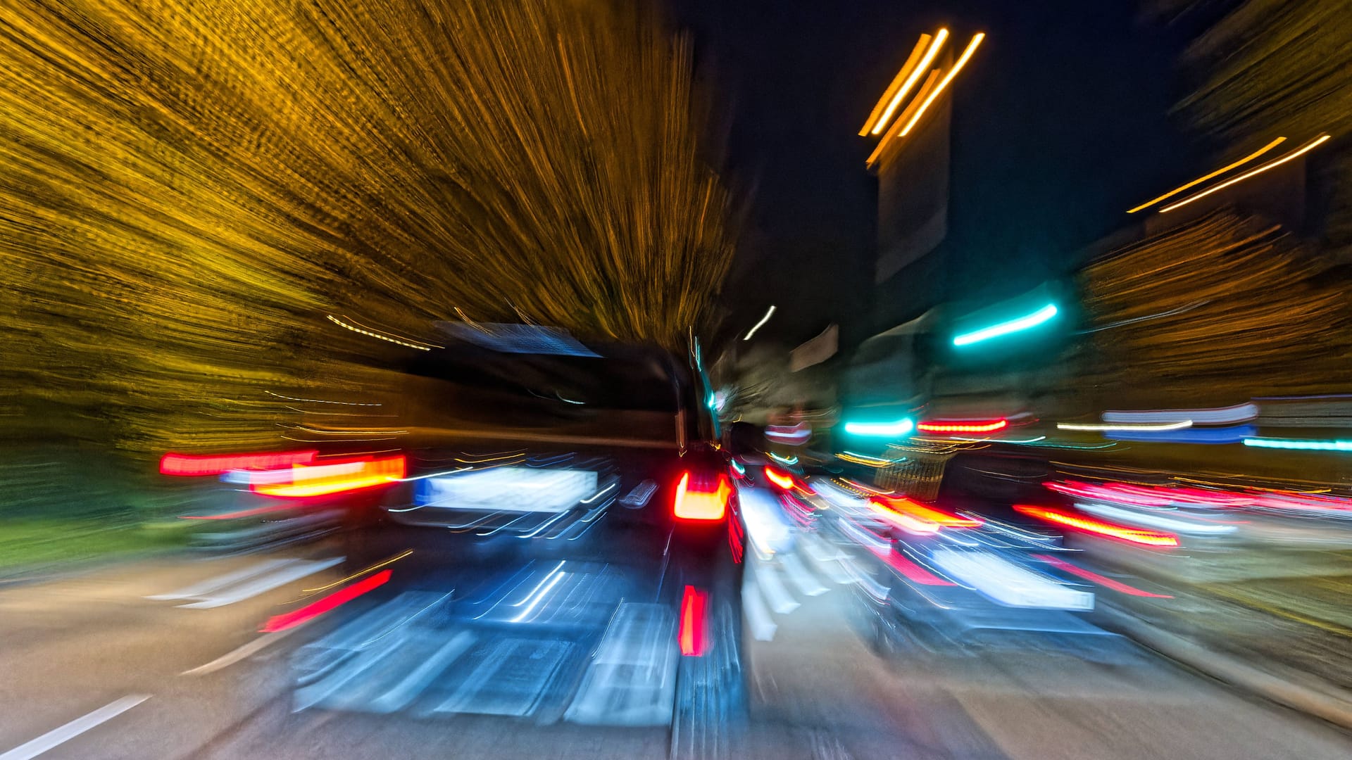 Raserei (Symbolbild): Ein 20-Jähriger ist mit Tempo 140 durch Hamburg gefahren.