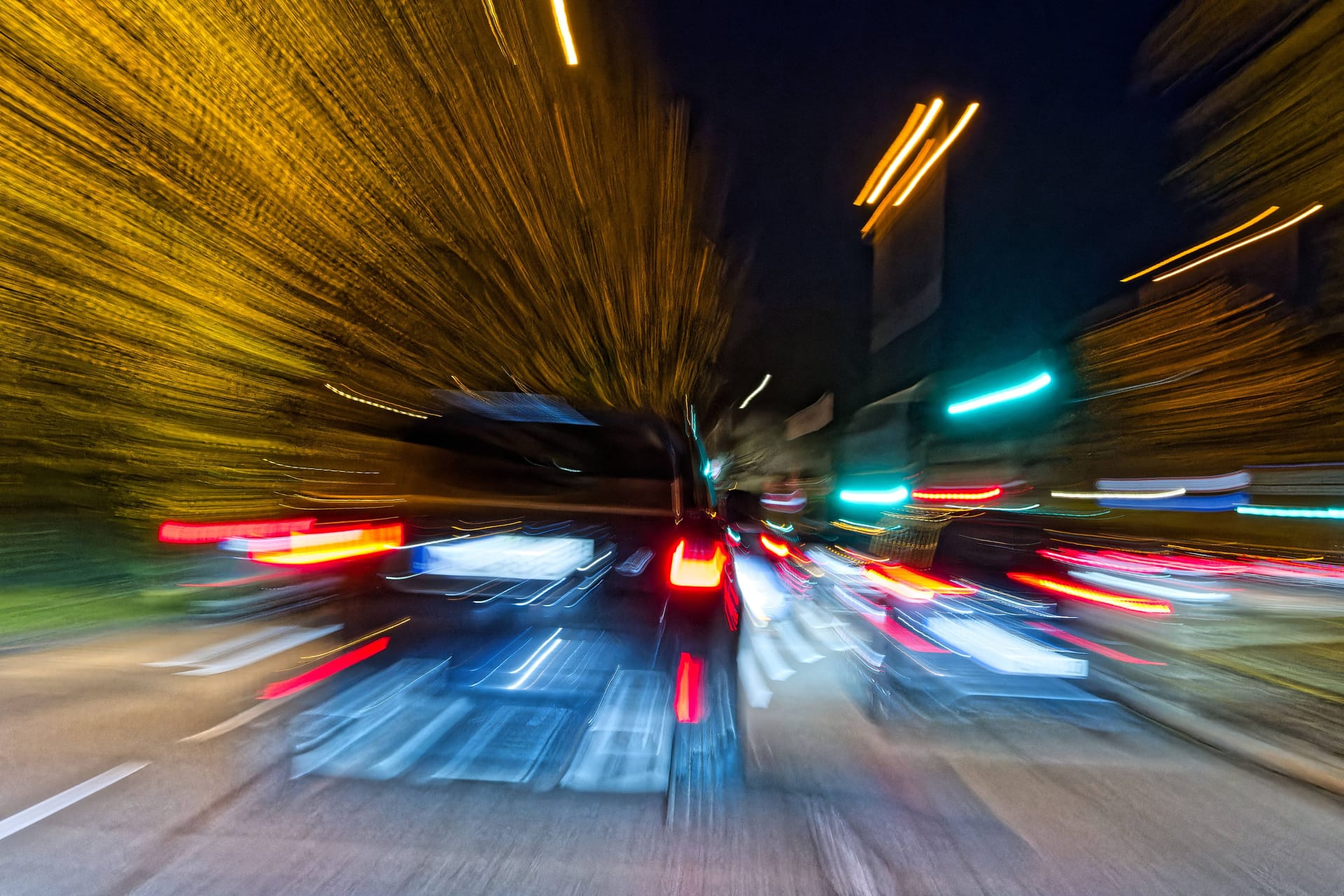 Raserei (Symbolbild): Ein 20-Jähriger ist mit Tempo 140 durch Hamburg gefahren.