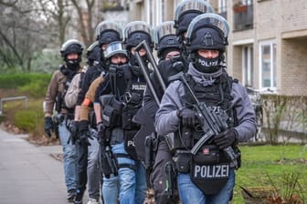 Die Hamburger Polizei stürmte am Dienstagnachmittag eine Wohnung in den Grindelhochhäusern.
