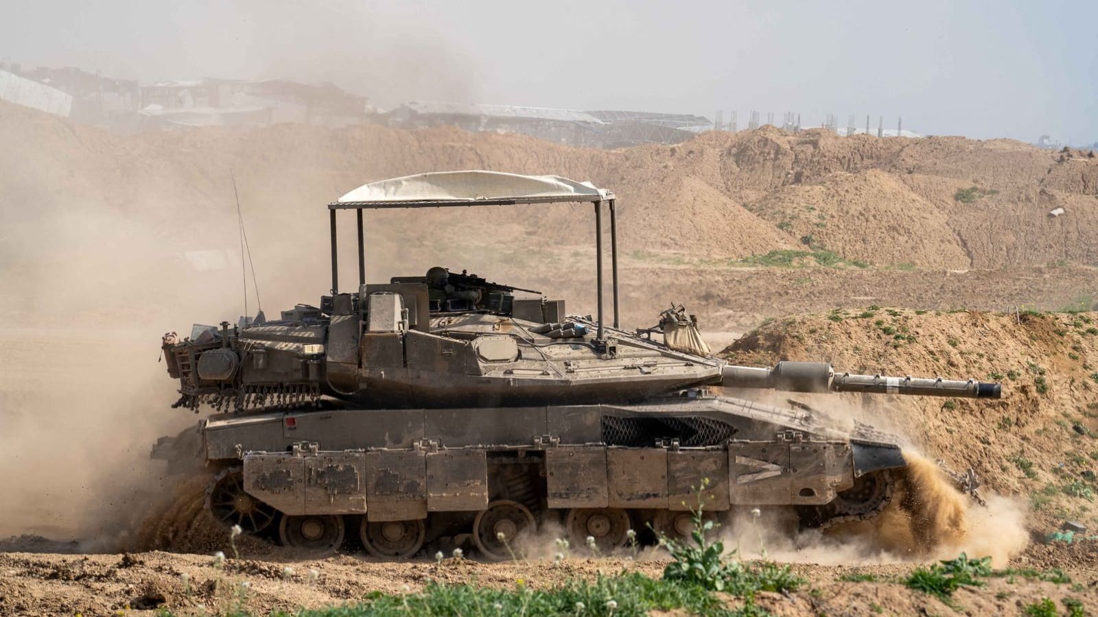 Israelischer Panzer im Gazastreifen: Die israelische Armee will bald auf Rafah vorstoßen.