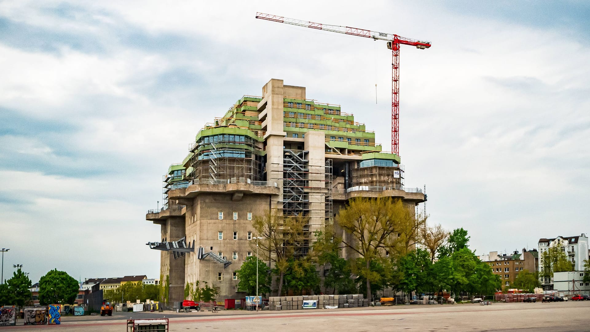 Der Hochbunker auf St. Pauli (Archivfoto): Ende Mai soll dort ein Hotel eröffnen. Der Hochbunker auf St. Pauli (Archivfoto): Ende Mai soll dort ein Hotel eröffnen.