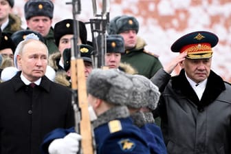 RUSSIA-PUTIN/ARMY DAY