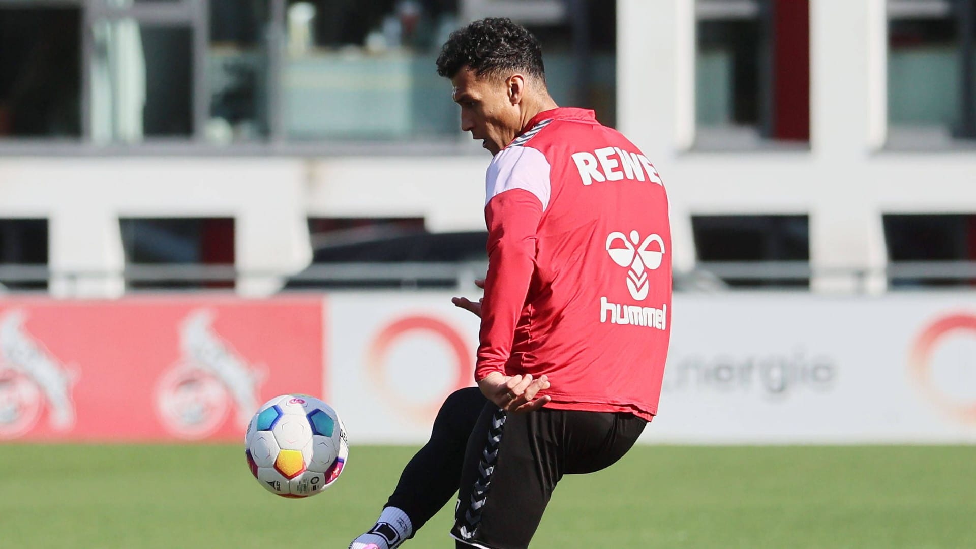 Davie Selke während des Trainings (Archivbild): Er rückt im Derby gegen Gladbach in den Fokus.