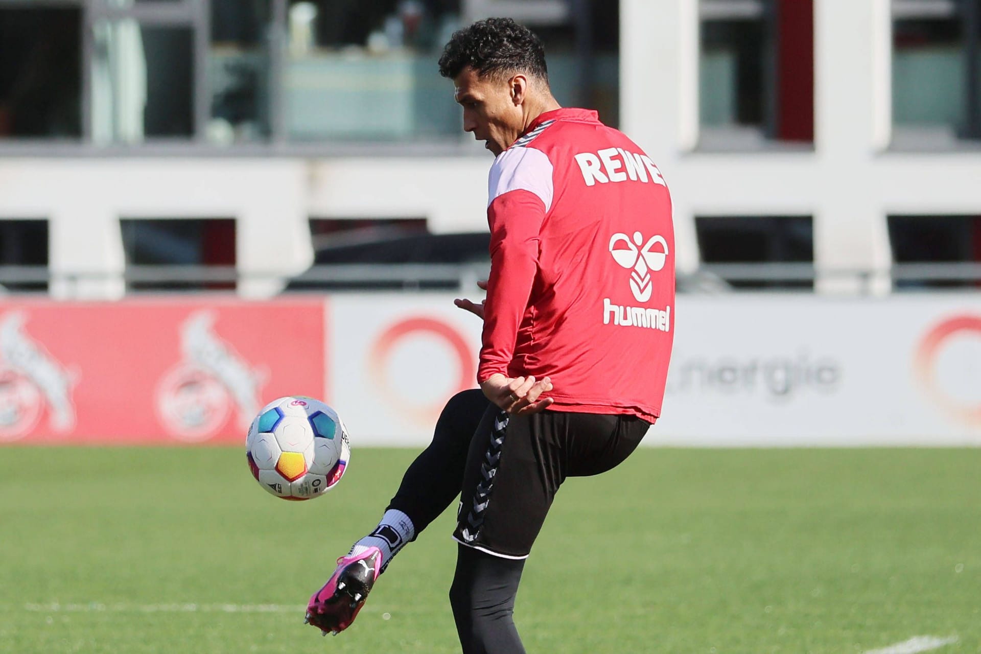 Davie Selke während des Trainings (Archivbild): Er rückt im Derby gegen Gladbach in den Fokus.