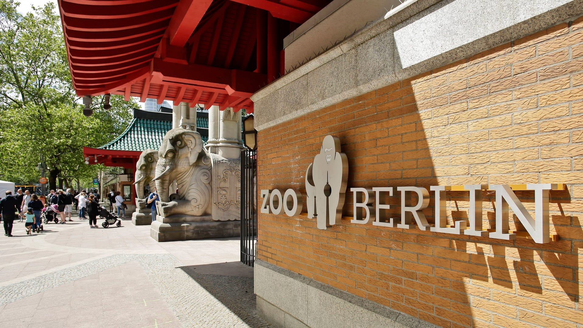 Der Eingang des Berliner Zoos (Archivbild): Dort sowie im Aquarium und im Tierpark gelten bald neue Eintrittspreise.