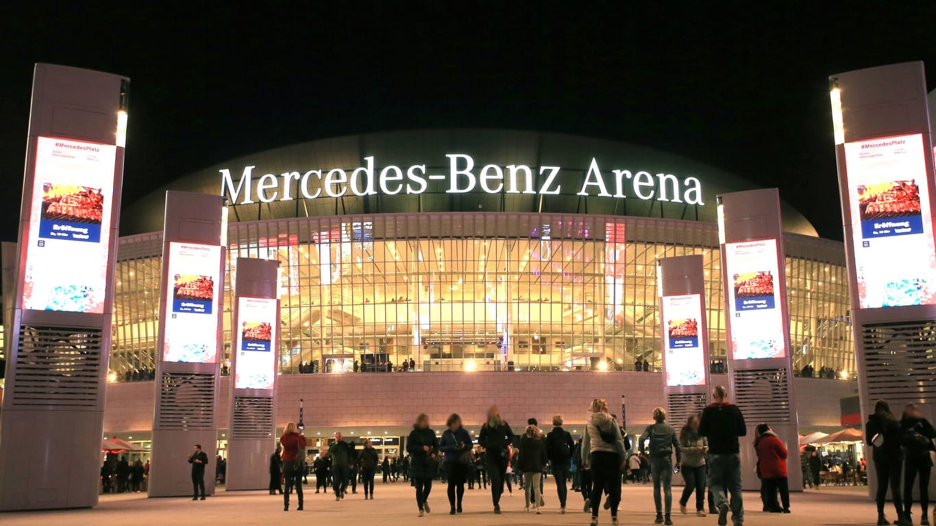 Die Mercedes-Benz-Arena von außen (Archivbild): Sie wird bald in Uber-Arena umbenannt. Das gefällt nicht jedem.