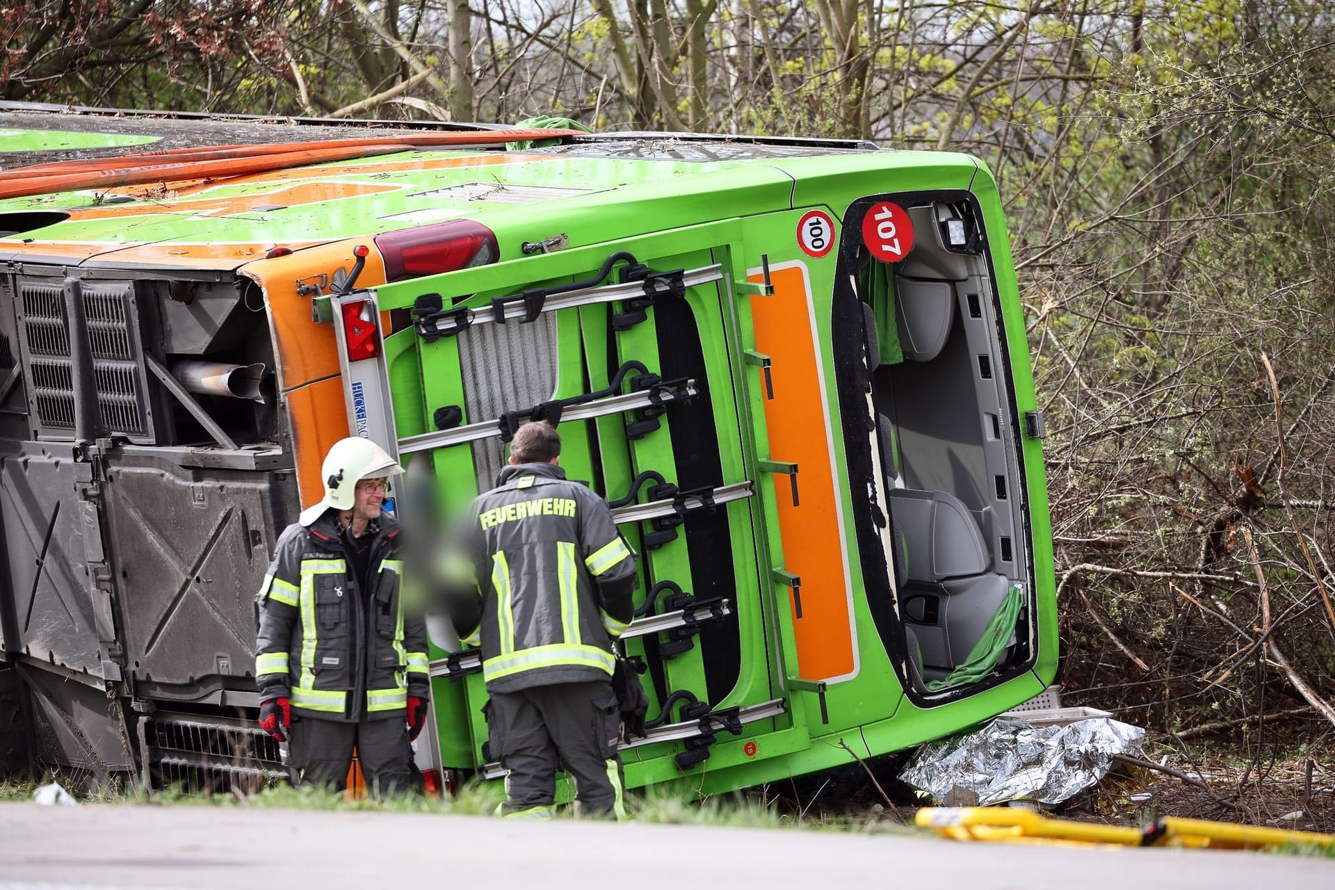 Unfall mit Reisebus auf A9 bei Leipzig