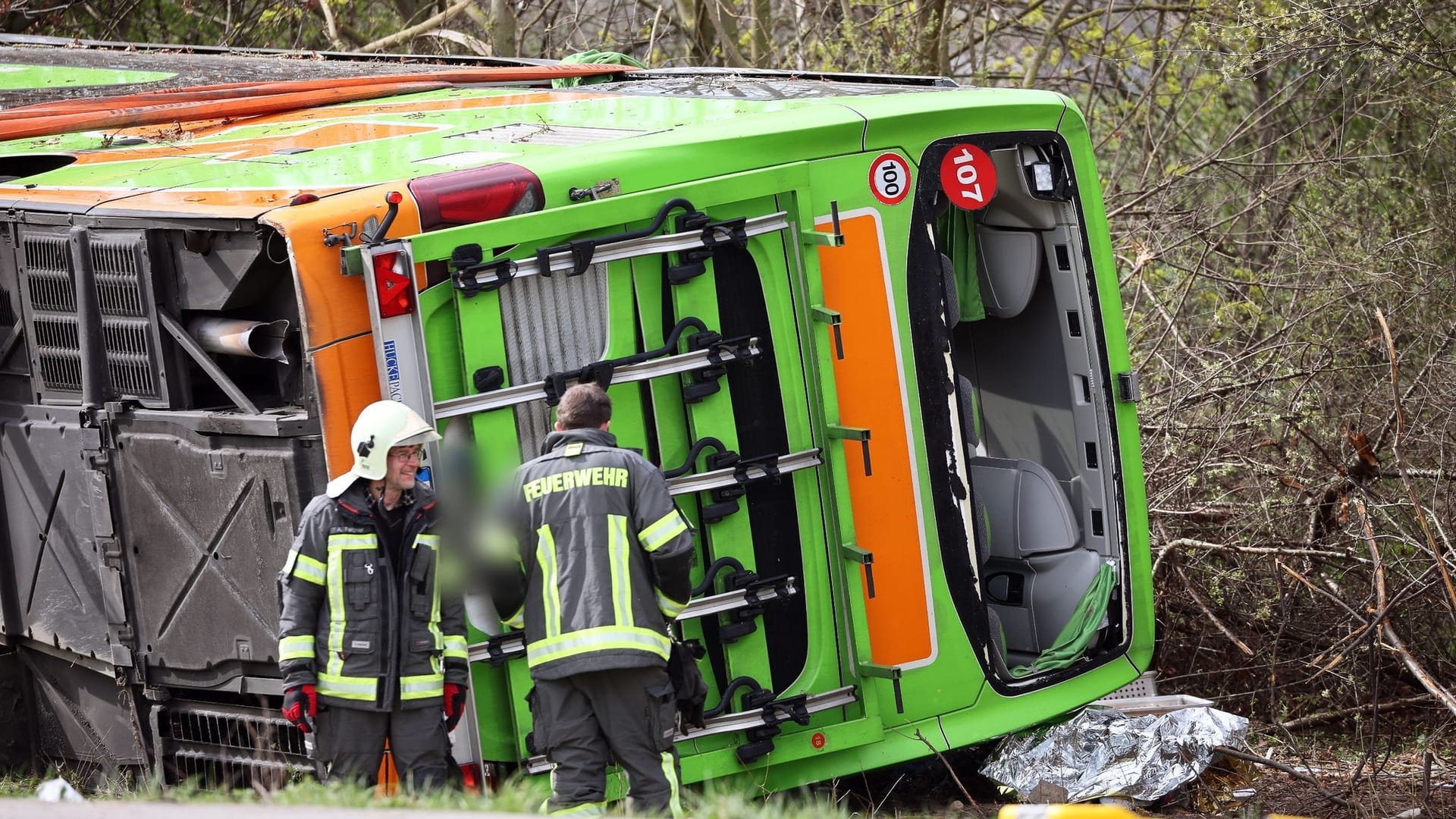 Unfall mit Reisebus auf A9 bei Leipzig