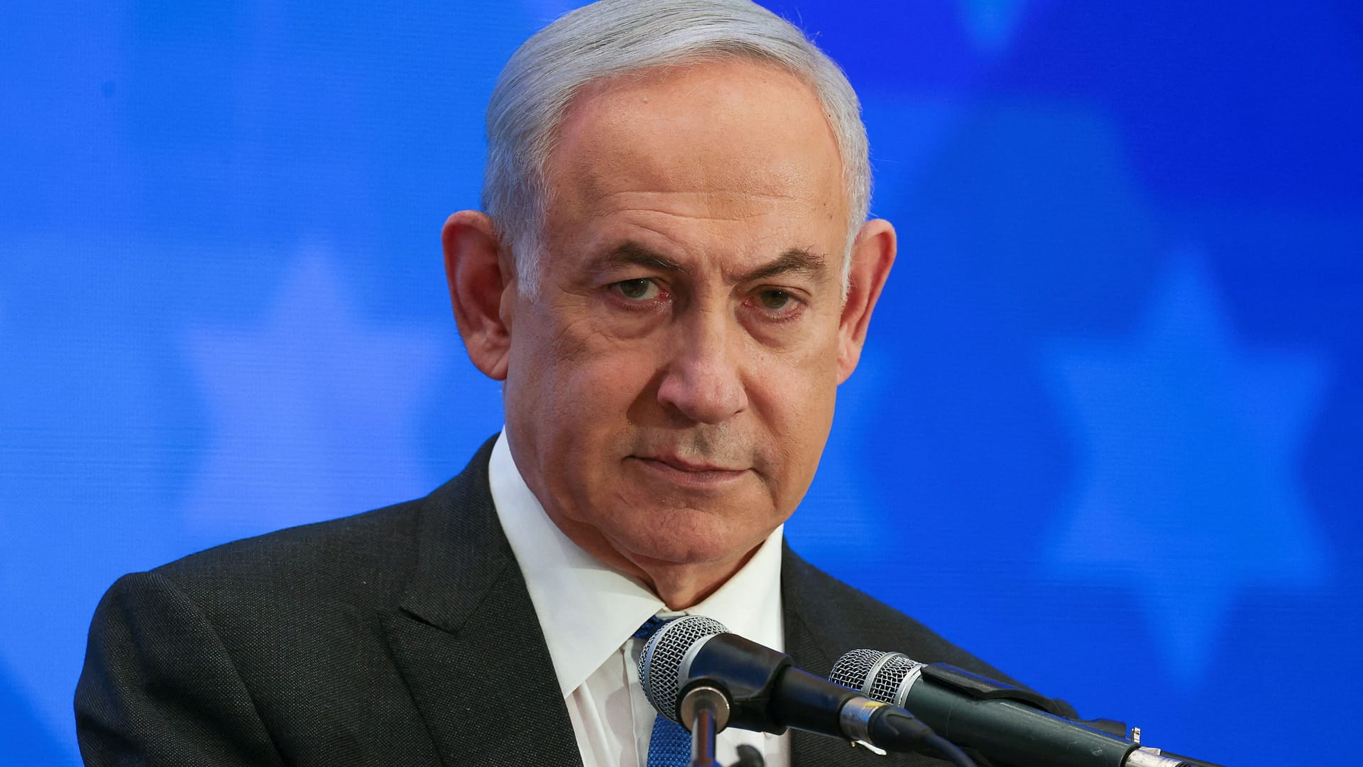 Israels Premierminister Benjamin Netanjahu steht im eigenen Land unter Druck (Archivbild). Israels Premierminister Benjamin Netanjahu steht im eigenen Land unter Druck (Archivbild).