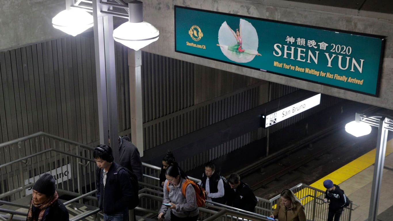 Werbung für "Shen Yun" in San Francisco: Die bunten Werbungen für die Tanzshow finden sich in vielen Großstädten auf der ganzen Welt.