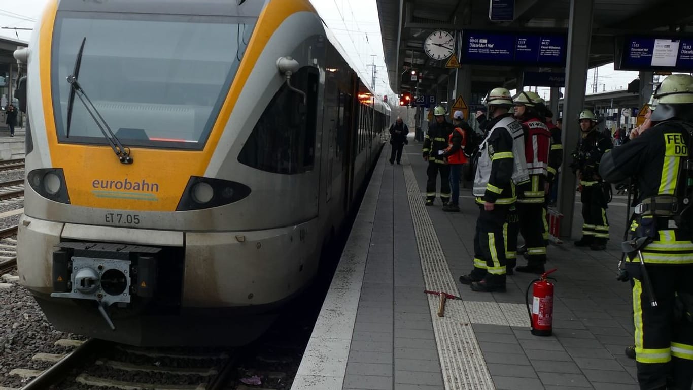 Die Feuerwehr am Zug: Der Kabelbrand konnte schnell gelöscht werden.