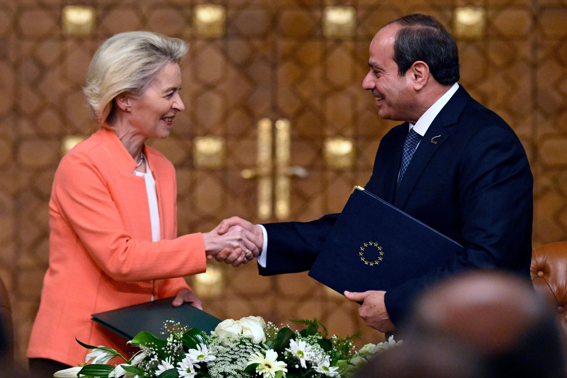 Ursula von der Leyen schloss für die EU den Deal mit Ägyptens Präsident Al-Sisi ab.