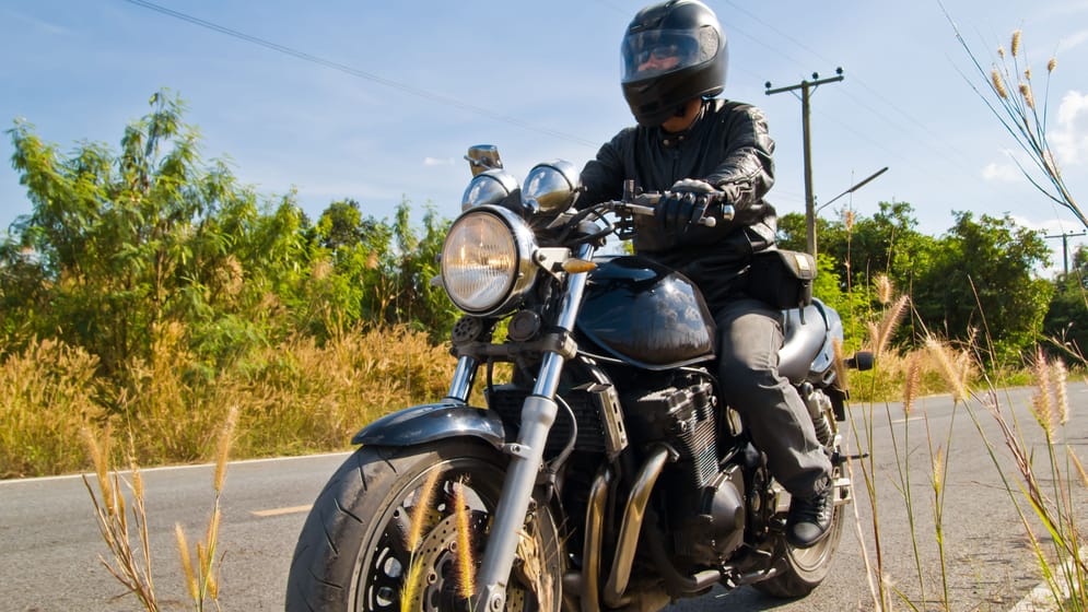 Bikergruß Warum Motorradfahrer sich immer grüßen daher kommt die Geste